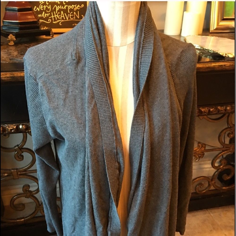 14 VICTORIA’S Secret Knit Cardigan